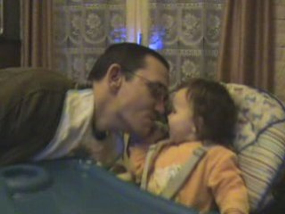 Tenaya et son papa jouent !