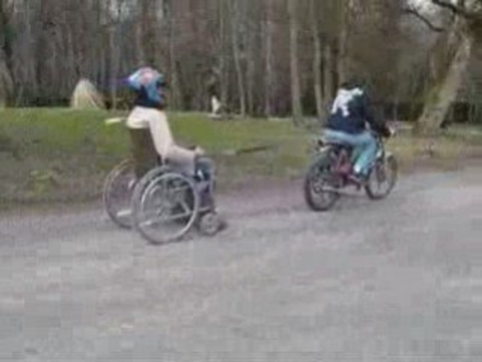 103 sp tire un fauteuil roulant