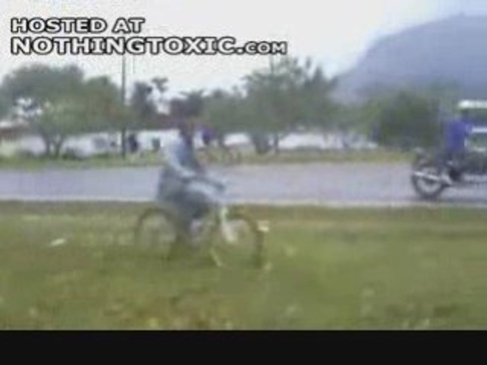 Regis fait du VELO ...lol...