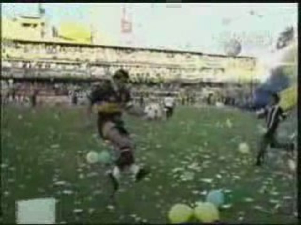 DIEGO  MARADONA  trés grand joueur de tout les temps
