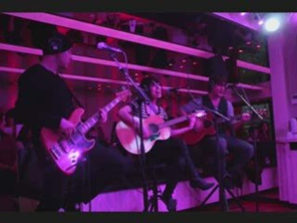 Superbus - Addiction en live dans le 6/9 d'NRJ