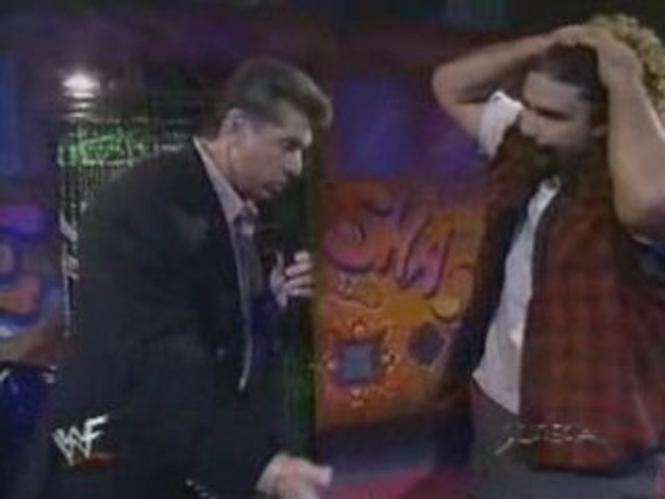 RAW is WAR 4/5/98 - Vince and Foley in ring - Parte 1