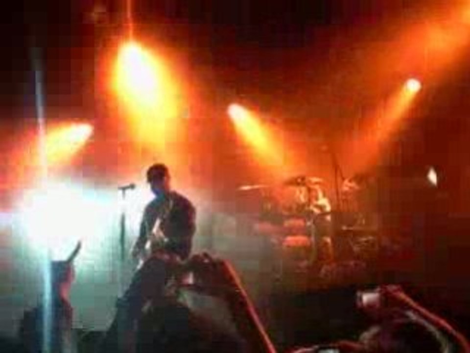 Staind-Right Here (Live Elisée-Montmartre Paris 10.02.09)
