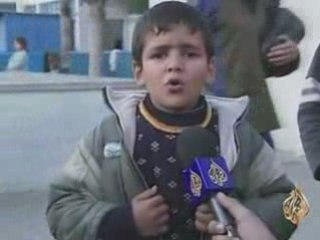 Un enfant palestinien qui parle de leurs misères