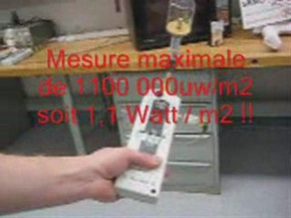 Mesures des micro-ondes qui s'échappent d'un four à micro-on