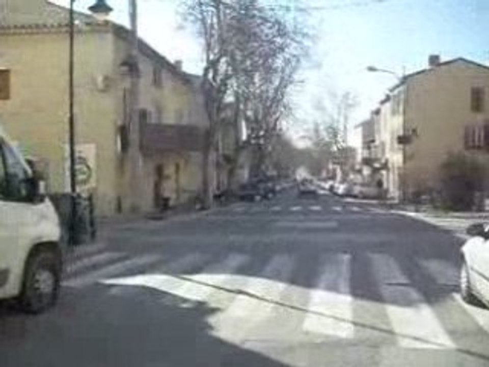 Vidéo village La Fare (12-15 mn A PIED)