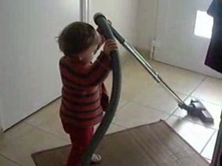 Cléa passe l'aspi !