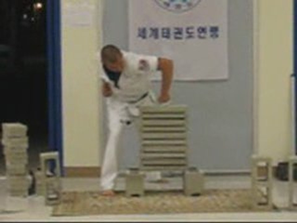 Régis casse des agglos...