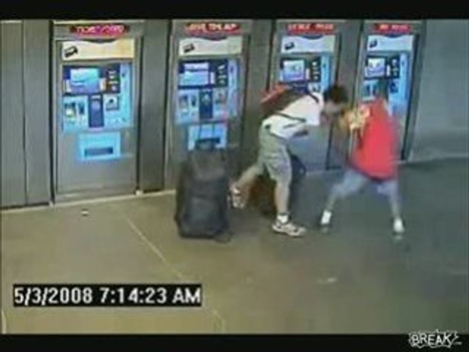 le voleur se fait défoncer  be -