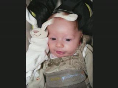 Tymhéo et son doudou lapin