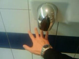 Gaumont - Un sèche main magique :D