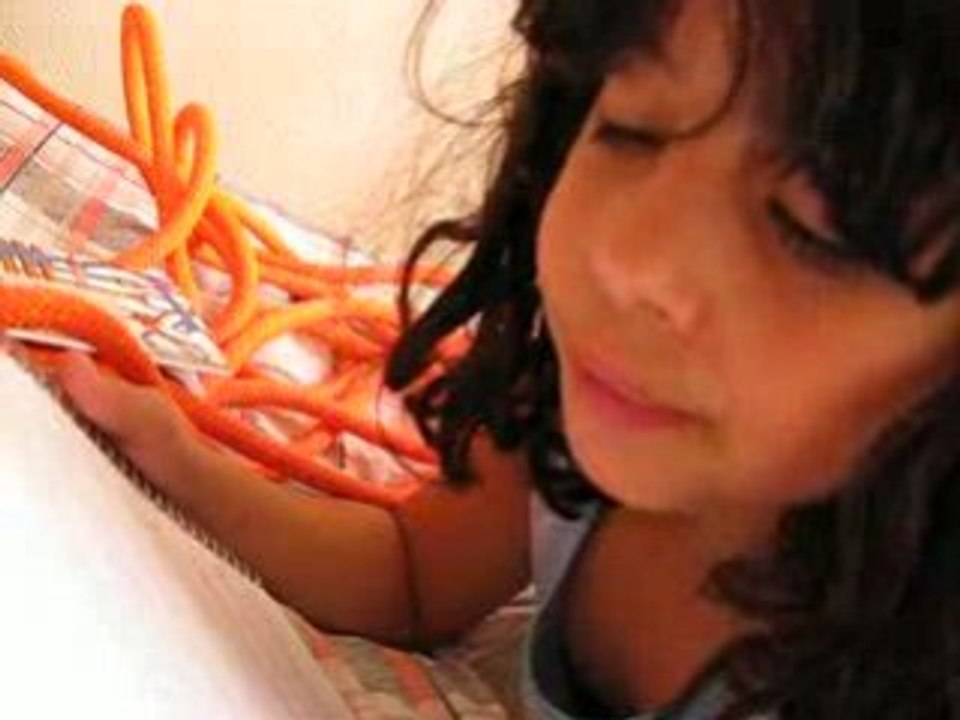 Maria lê para o papai
