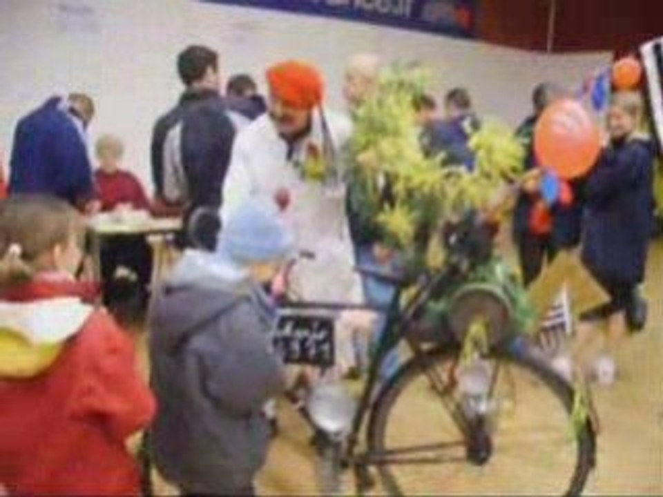 Mario et son vélo livreur de mimosa