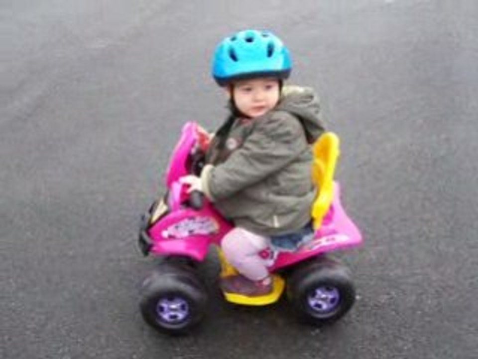 nanou sur son quad