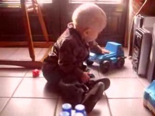 Erwan danse a 10 mois