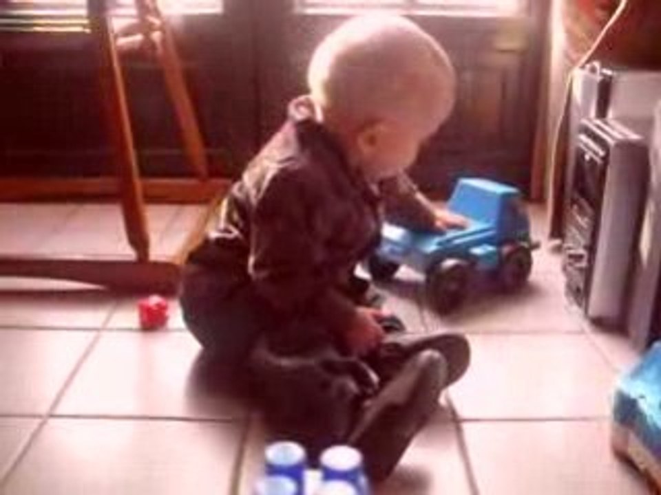 Erwan danse a 10 mois