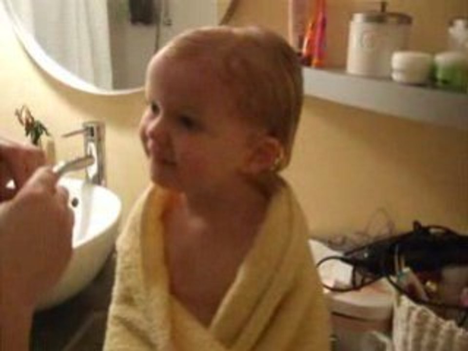 papa boit du vin, maman boit de l'eau