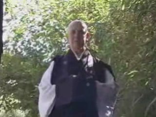 Meditar ao caminhar com a Monja Coen Sensei