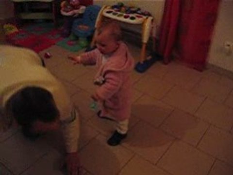 lola qui marche