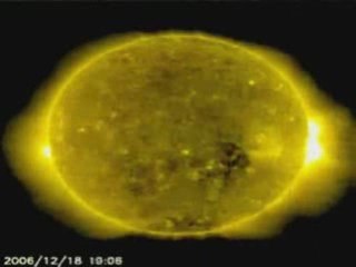 UFOs filmed near our Sun
