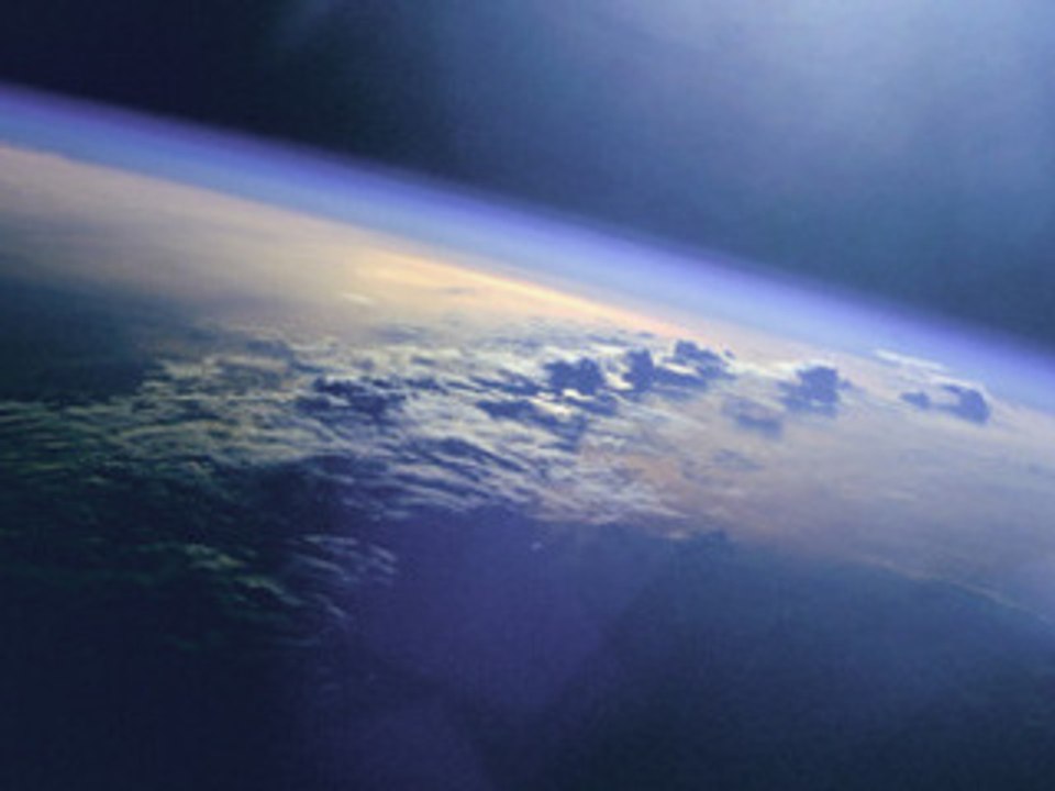 Quelque chose nous observe...