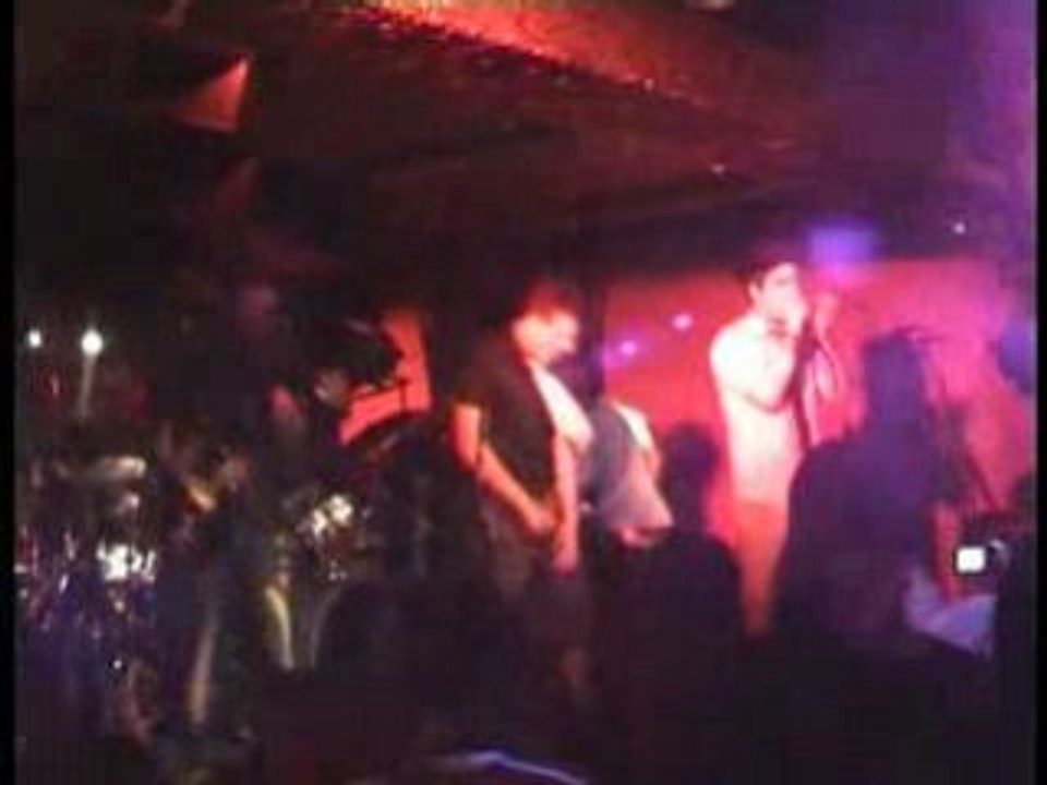 iLL HeAveN - Black Mirror [Lives parisiens]