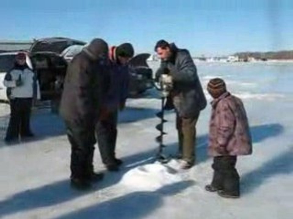 comment faire un trou dans le lac