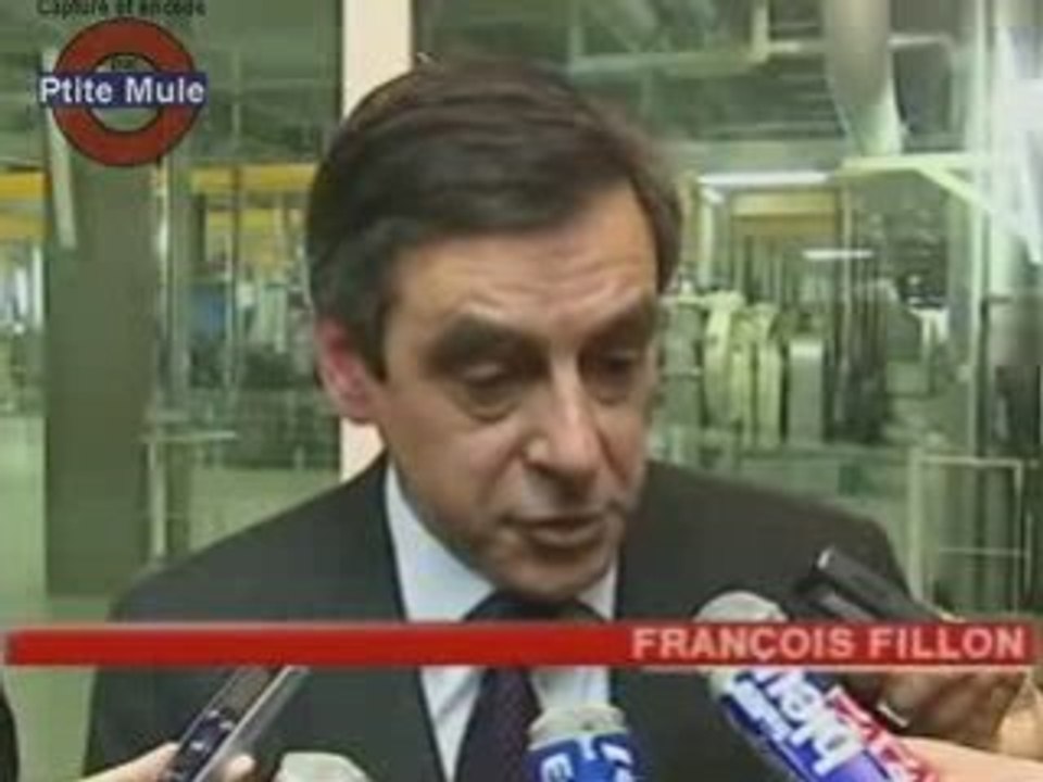 Fillon dénonce les barrages en Guadeloupe