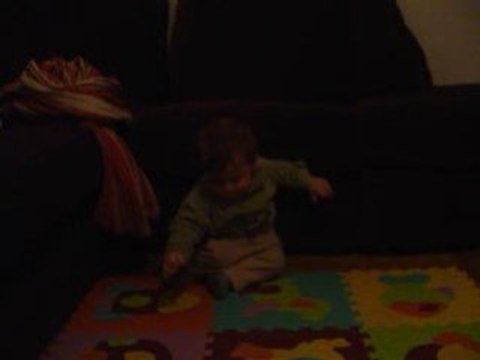 Marie fait du quattre pattes fevrier 2009