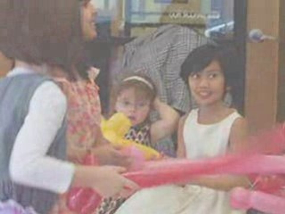 Vancouver Laughing Yoga Kids Birthday Party 604-512-9567