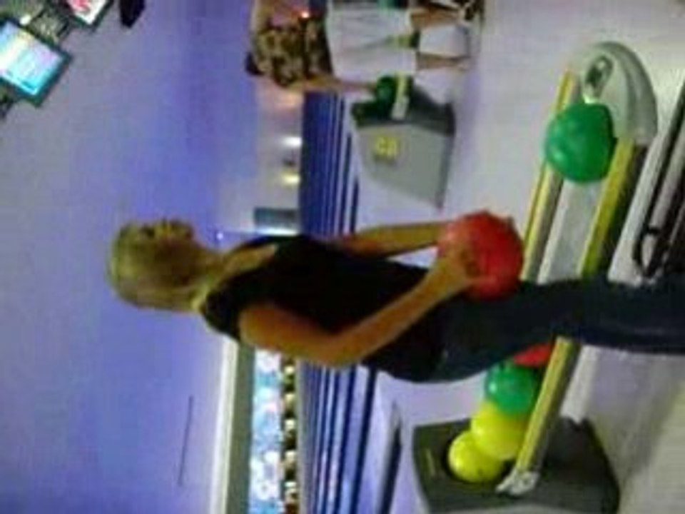 Bowling Chae (l)