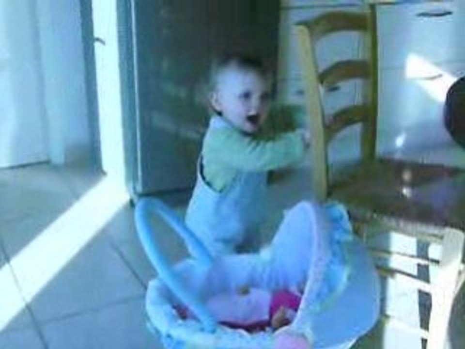 Capucine promene ses bébés!!