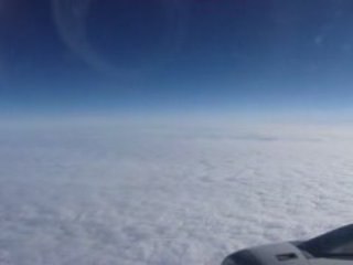 Survol de la mer de nuages