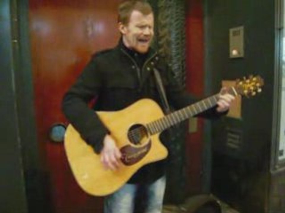 Lucky man (cover ) Temple bar , Dublin , Ireland