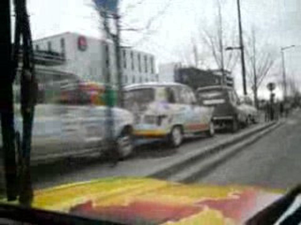 Arrivé au village départ 4L trophy 2009 à Bordeaux