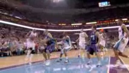 NBA Chris Paul leads the break. The Hornets' PG goes behind