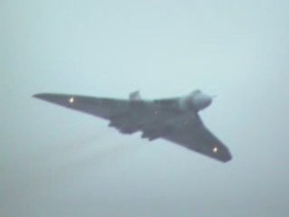 Avro Vulcan XH558 Displays at Jersey 11th Sept 08