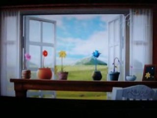 Hinter den Blumen liegt ein weiterer Raum.