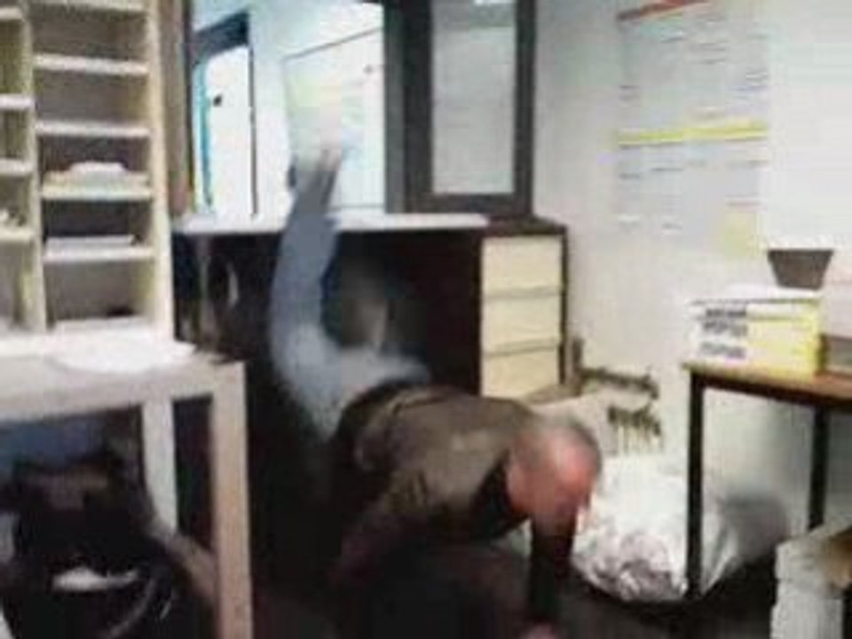 manu qui jou le fou 2