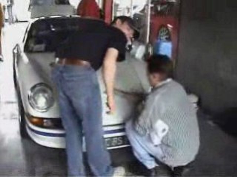 Spa 2005 La 2.7LRS au stand et l équipe