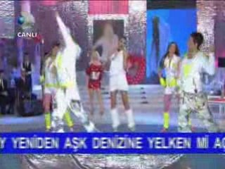 Demet Akalin  Affedersin- Canlı Performans