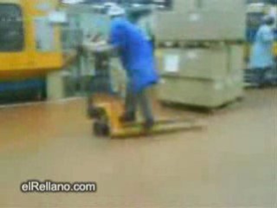 regis et son transpalette