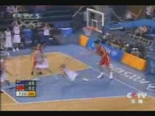 Gros dunk sur Yao qui se bat LOOL