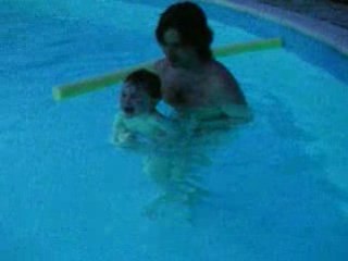 Morgane nage sans bouée