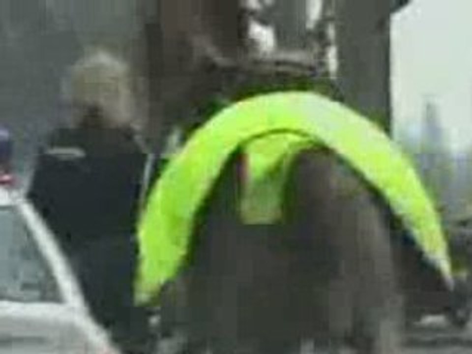 Cheval de la garde républicaine en cavale dans Paris !!!