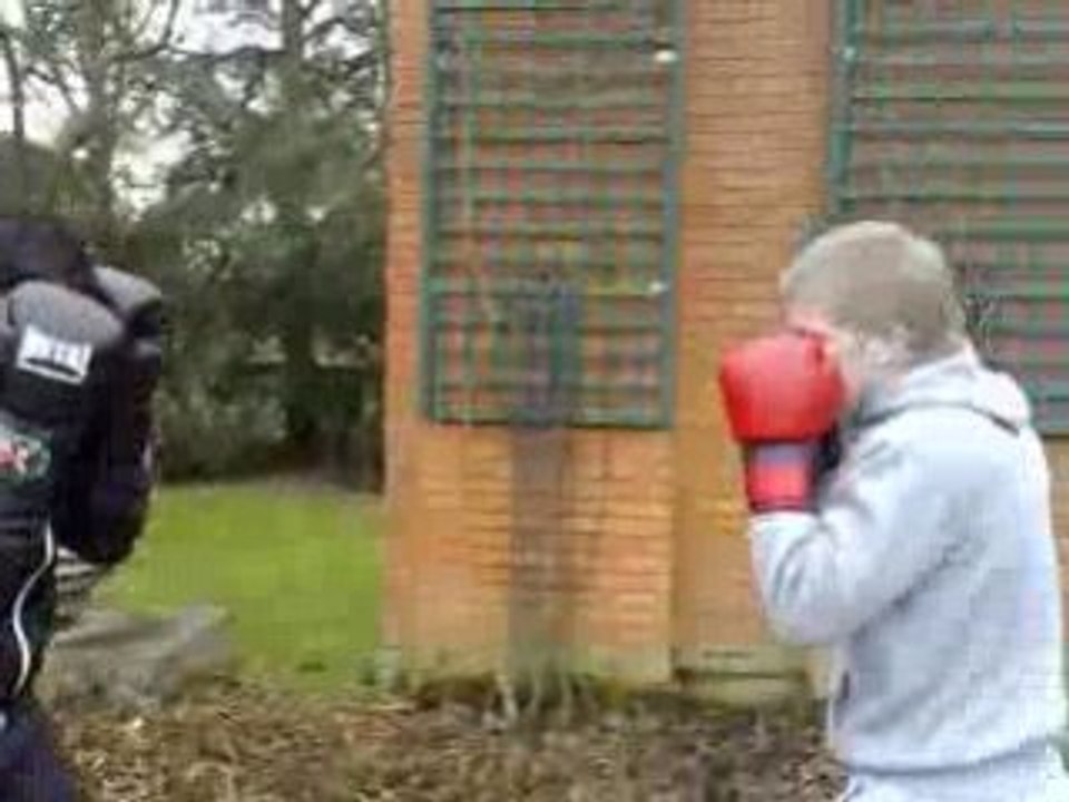 Zigounette ( gants noir ) VS biélorusse ( gants rouge )