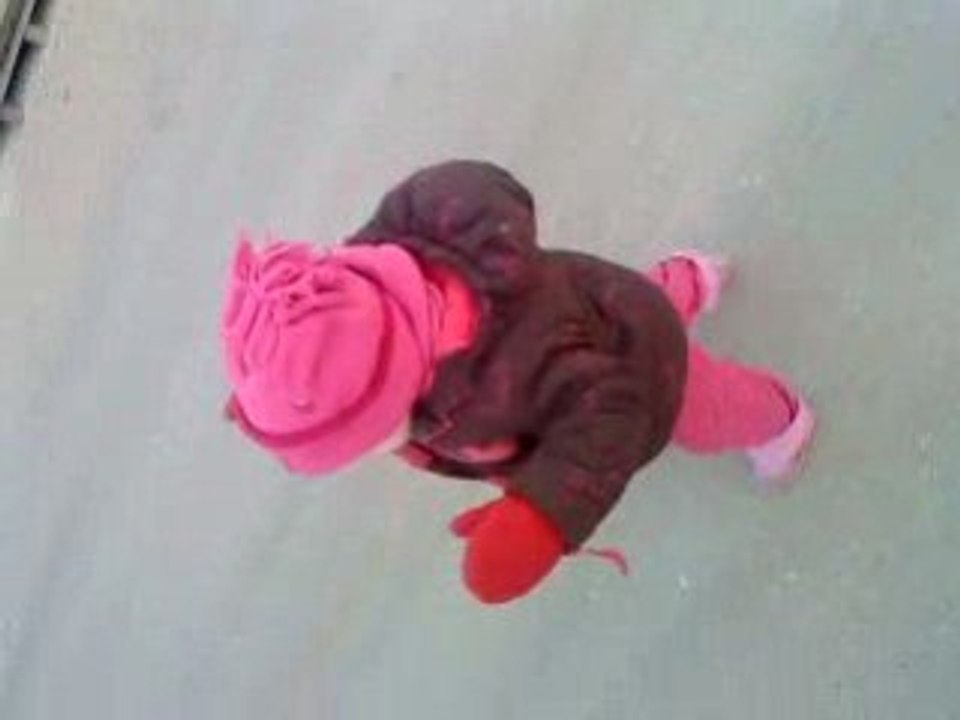 ma fille Engie marche enfin seule (17 mois)