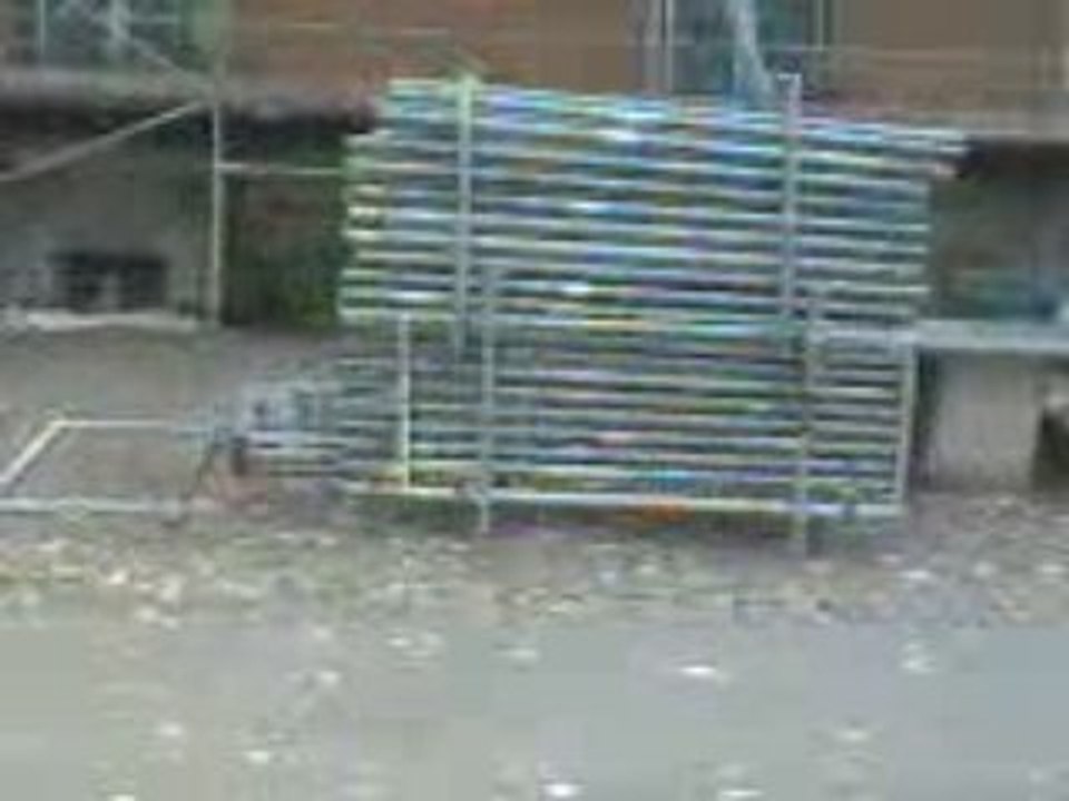 Régis fait tomber sa carte