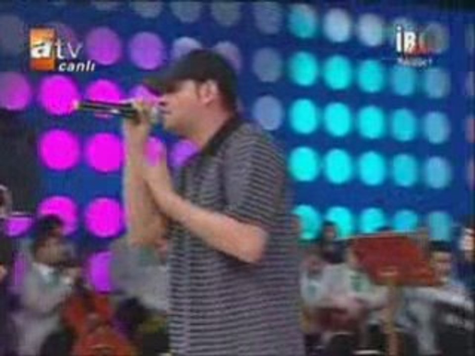 Ceza Feat Funky C-  Yerli Plaka Canli Performans- (YepYeni)