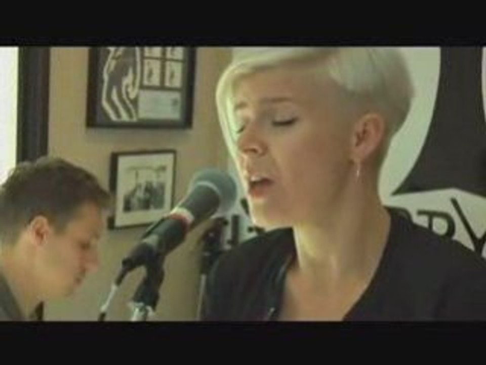 Robyn - "Be Mine" at Borders and the Cherrytree House